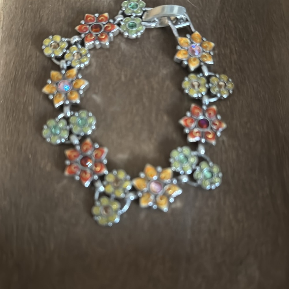 Bright multi colored flower bracelet - Picture 2 of 5